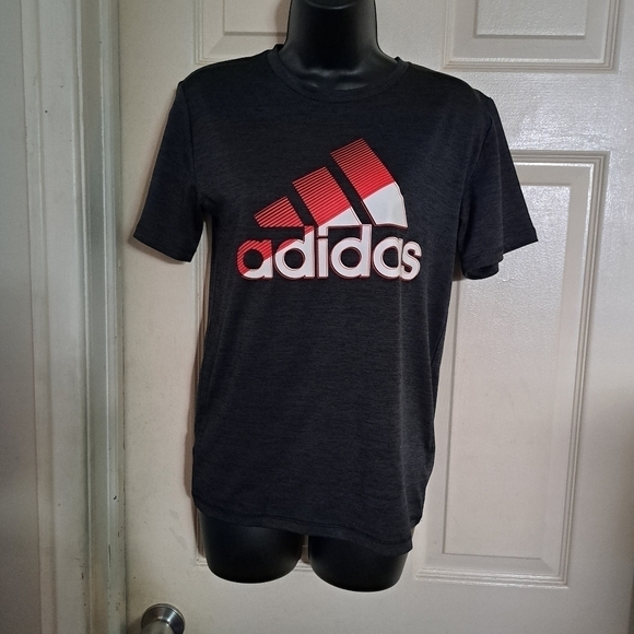 Adidas T-shirt size medium A-53 5/$25 - Picture 1 of 3